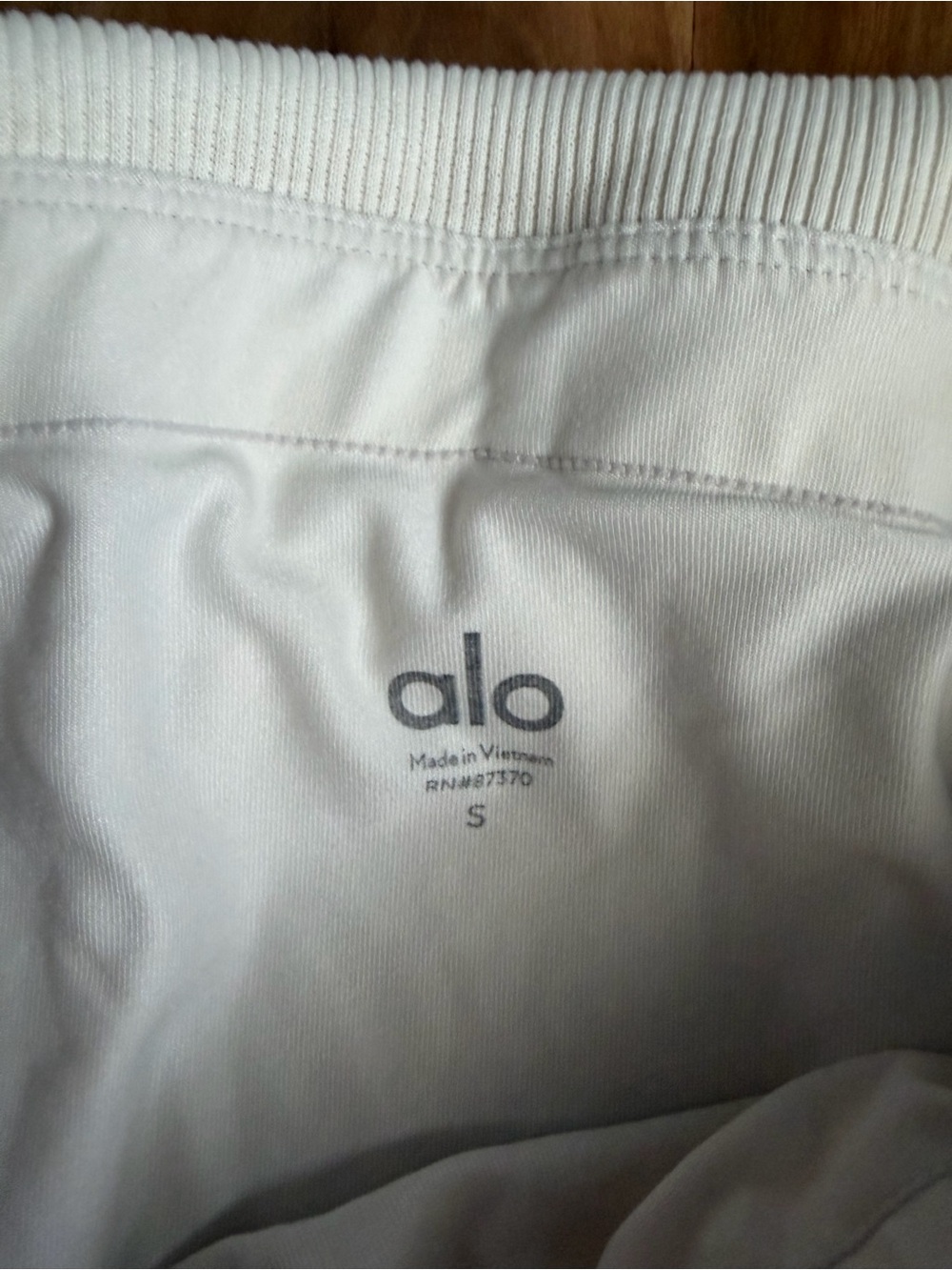 ALO Yoga Cream-White Logo Detail Active Top and Skirt (set!) - Picture 2 of 4